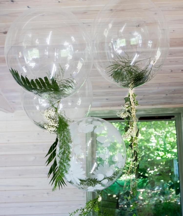 naturlig dekoration transparenta ballonger fyllda med gröna blad