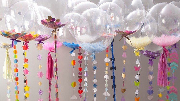 fyllda ballonger glitter konfetti fjädrar