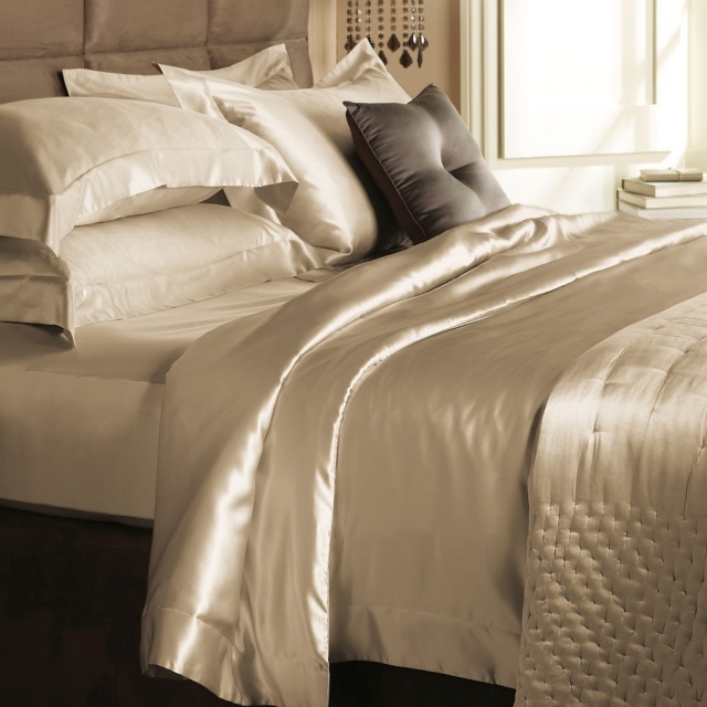 Tyg sängkläder silke sovrum beige färger komfort