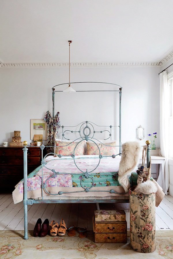 Shabby-chic stil sovrum himmelssäng ram blå