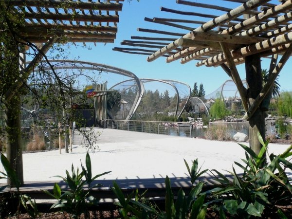 biopark i argentina med modern design av träkonstruktioner