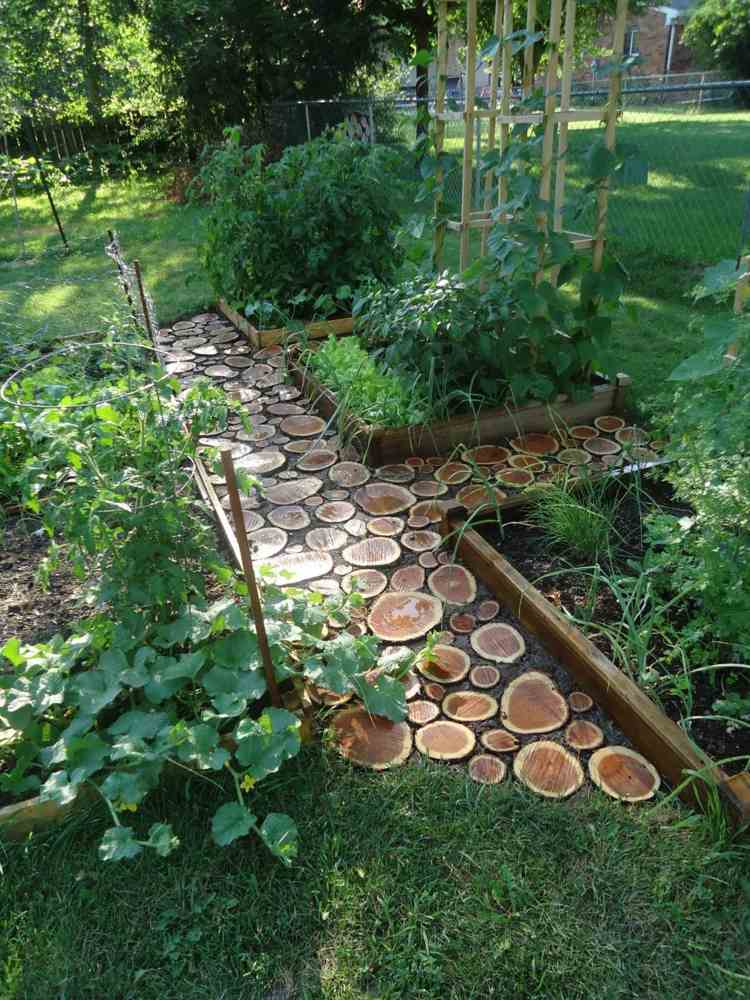 väg i trädgården grönsakslapp-trä-skiva-gräsmatta-design