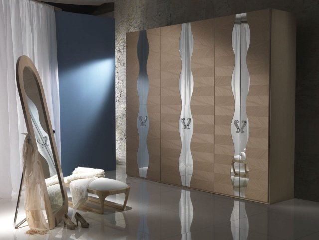 Garderob med spegeldörr design av hög kvalitet Carpanelli samtida-