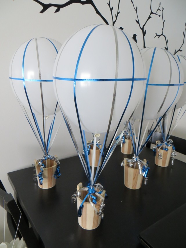bordsdekoration blå luftballonger original bröllop