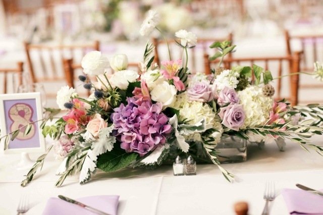 bordsdekoration blommor romantiskt bröllop dekorera vackert