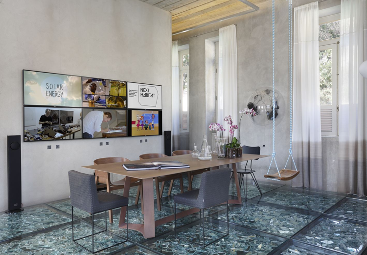 design-golv-spegel-skärvor-modern-konst-arkitekt-lägenhet
