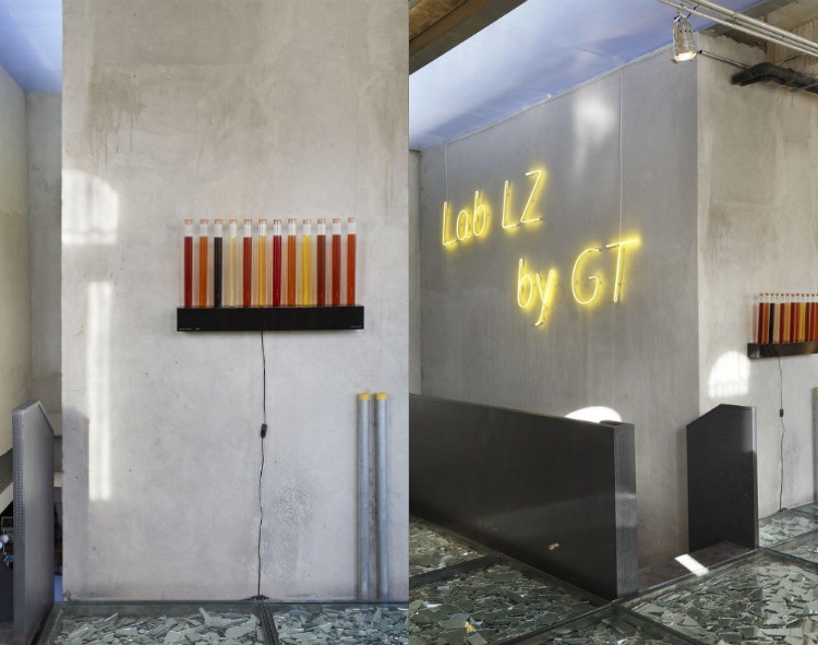 design-golv-spegel-skärvor-betong-vägg-trappor-neon-konst-ljus-konst