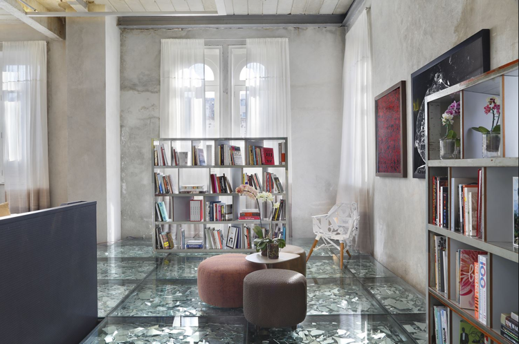 design-golv-spegel-trasig-läsning-hörn-bibliotek-skåp-stol-dsigner