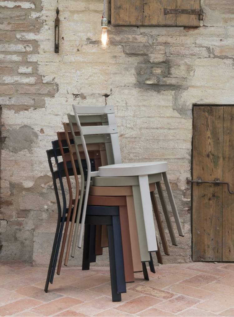 design-trädgårdsmöbler-tor-matsal-bord-stolar-shabby-vägg design