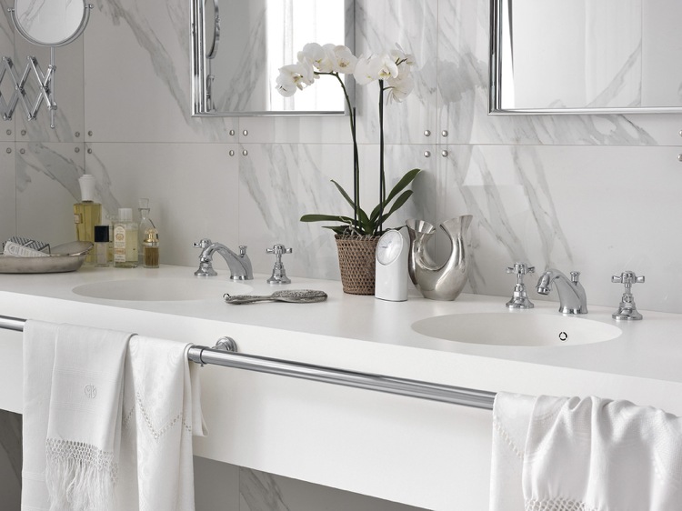design handfat badrum vit marmorkran krom dubbel handfat