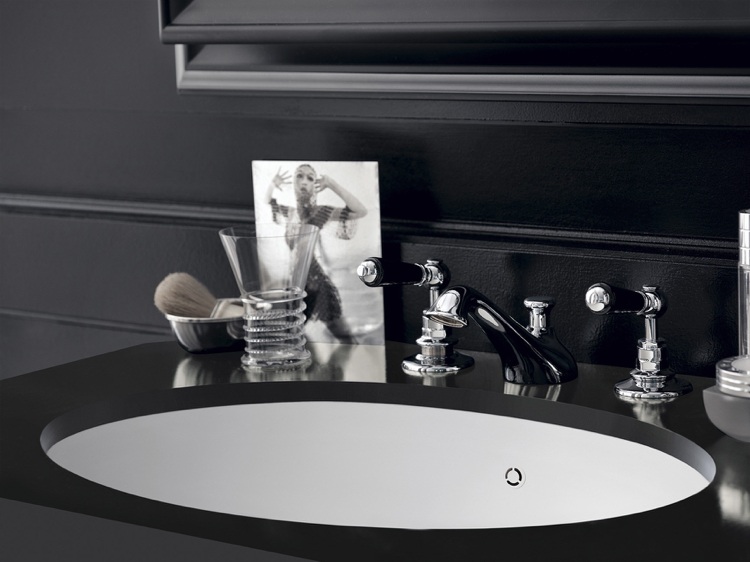 design handfat badrum svart kran retro barock lyx