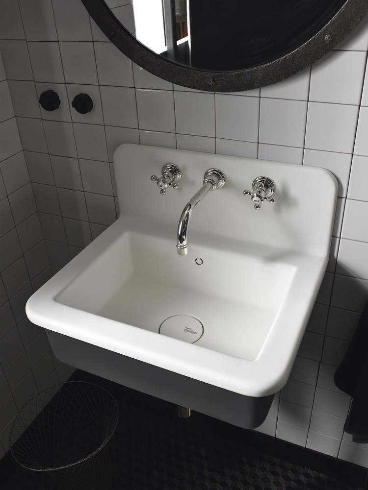 design handfat badrum industriell vit antracitgrå retrobeslag