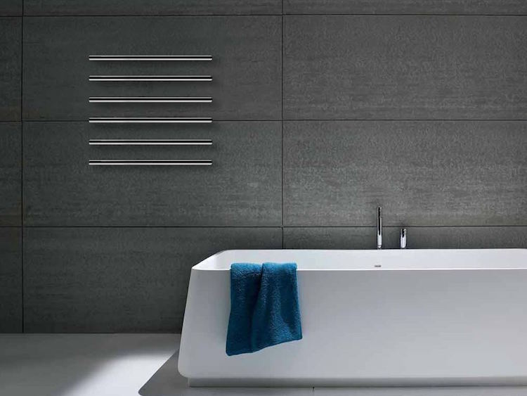 design-radiator-m-tub-badkar-minimalistisk-grå-väggplattor