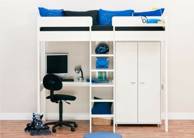 Vridbar stol-vit-loft säng-med-garderob