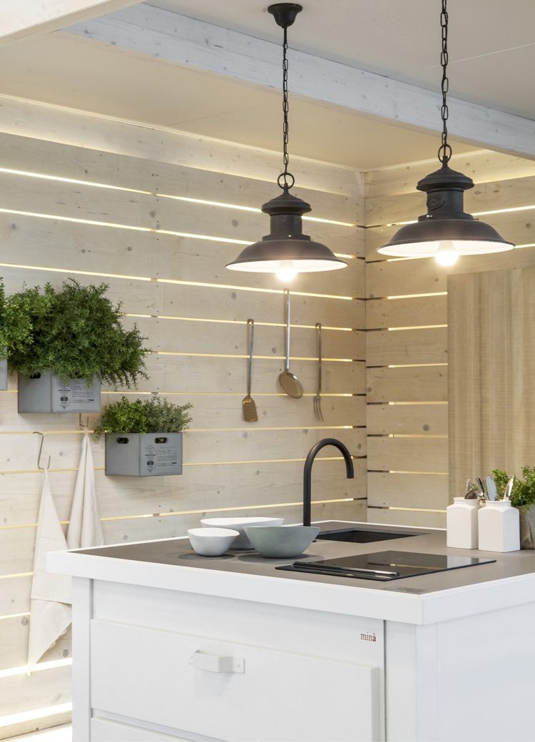 design-mini-kök-vit-industriell-stil-hängande-lampor