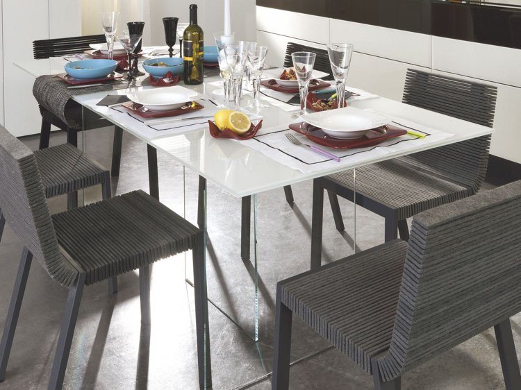 modern-sittplatser-matsal-stol-modern-svart-lameller