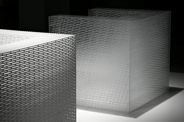 två vita stolar samling möbler design 2013