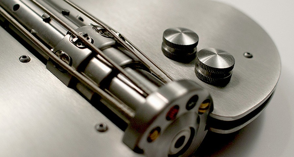 designer basgitarr rostfritt stål mekanik detaljer