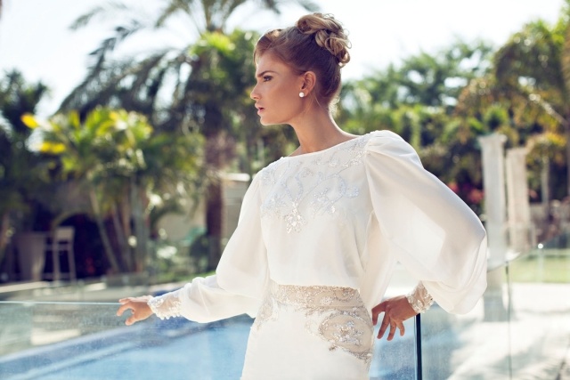 Nurit-Hen-Designer-Bröllopsklänningar 2014 långärmad-paljett-broderad