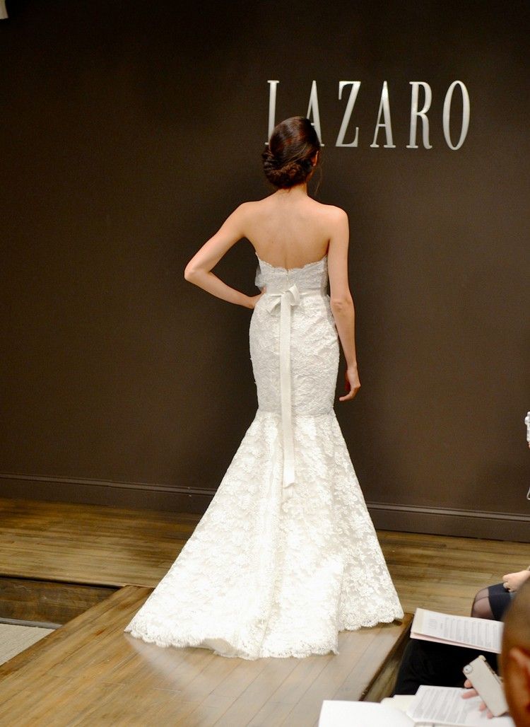 Designer-bröllopsklänningar-lazaro-ärmlös-spets-sjöjungfru-cut