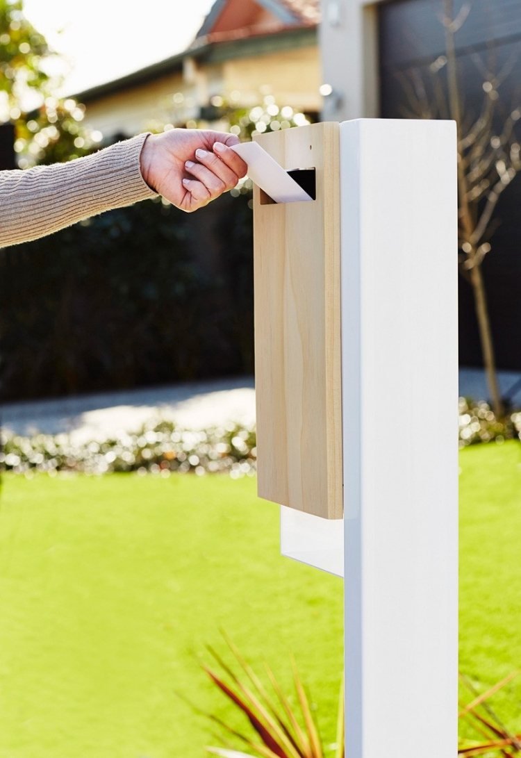 designer-mailbox-post-front-section-light-wood