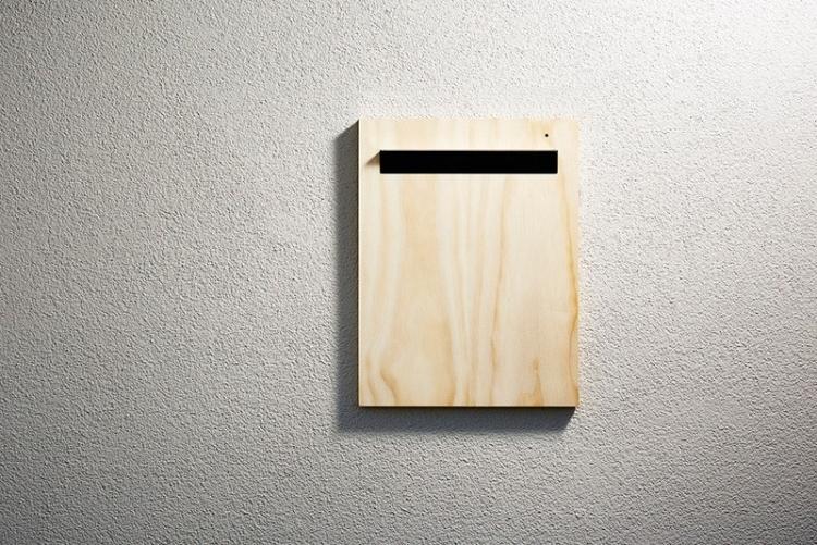 designer-brevlåda-vägg-trä-modern-styling
