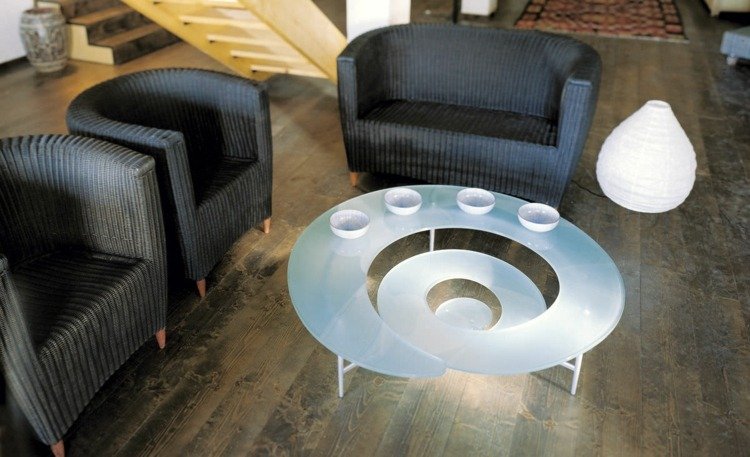Vardagsrumsbord av glas med en original spiralform