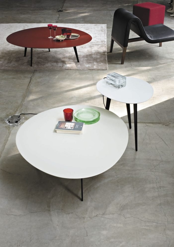 modern-soffbord-rund-uppsättning-vita-ben-röda-BLOMMOR-Roberto-Lazzeroni