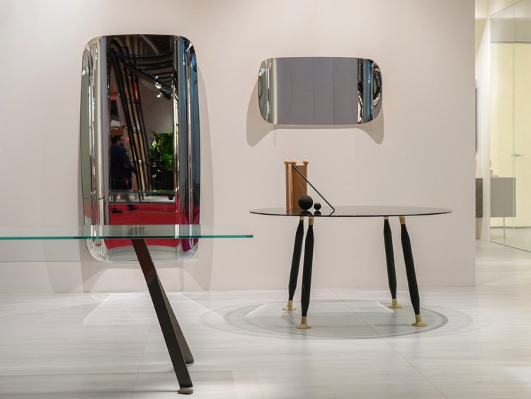 Designer glas bords spegel möbler mässa Italien Philippe Starck