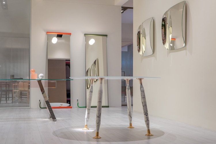 Designer glasbord runda ben i marmor Möbelmässa Italien