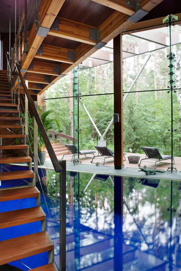 Trä trappor inomhus pool design hus jätte glasruta