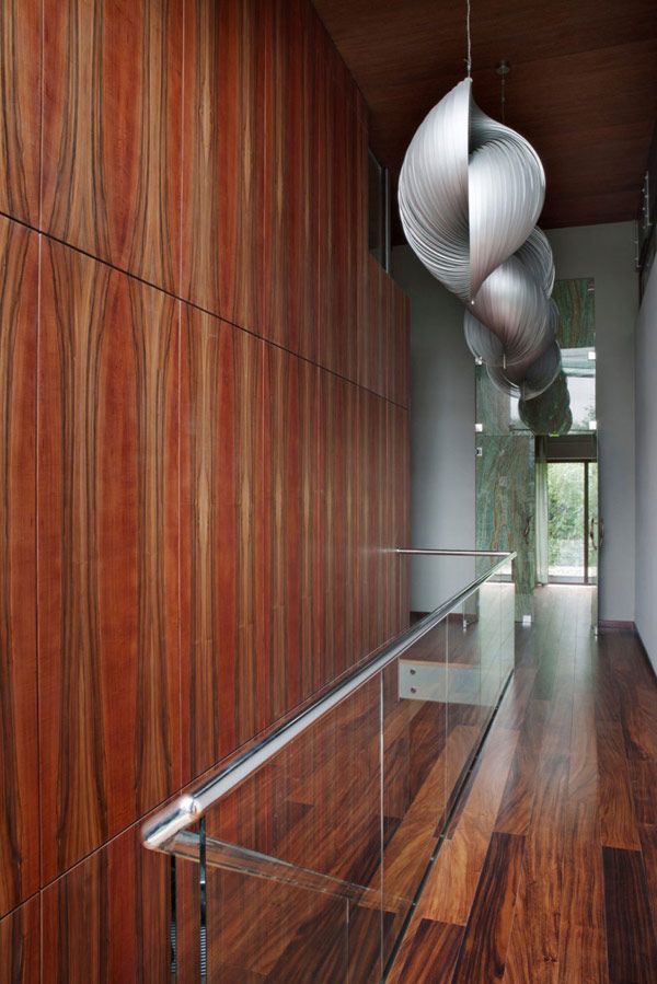 Böjda dekorativa ljuskrona trä väggpaneler trapphus