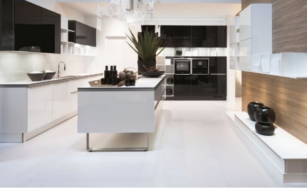 blanka skåp svart modern köksdesign från nolte