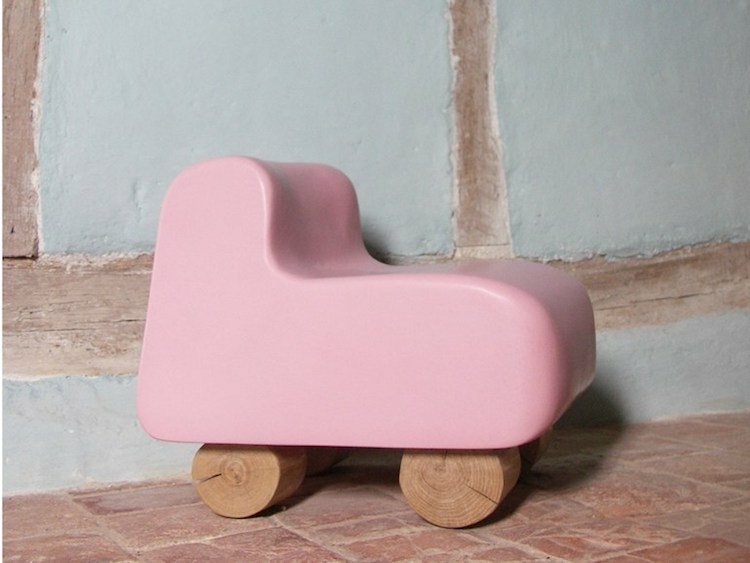 Camion-Binome-barnfåtölj-rosa-bilform