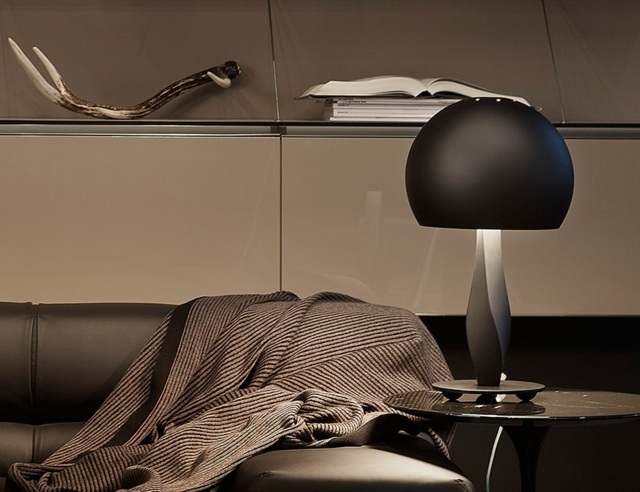 svart bordslampa-modern-minimalistisk-design-halvcirkelformad-taklampa