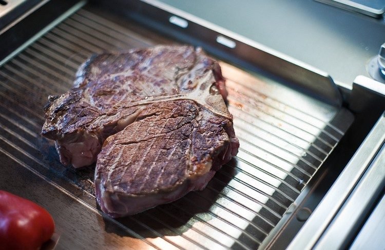 designer-multifunktionsbord-kök-grill-grill-förbereda-biff