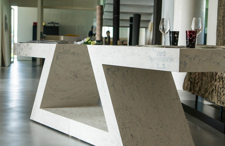 designer-multifunktionellt-bord-modernt-mineral-material-vinglas-zed-upplevelse