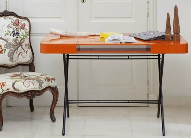 Orange-skrivbord-MDF-sidofack-lådor-brun-lackade-ben-design-Marco-Zanuso