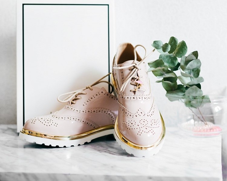 Designer sko trender Oxford skor kvinnor plattform guld accenter
