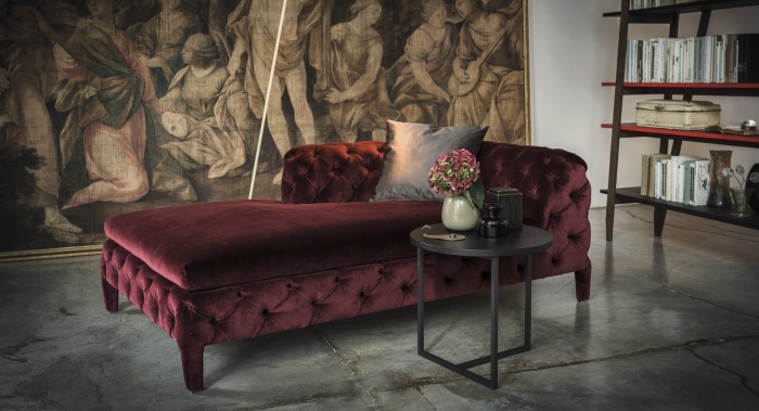 Designer-soffa-Windsor-schäslong-sammet-röd-klassisk-quiltad-rombmönster