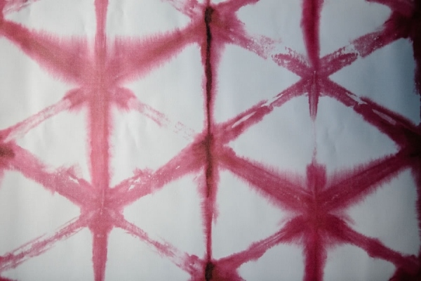 Väggdekorationsidéer med rosa mönster Akvarellfärg-från Shibori-inspirerade tapeter