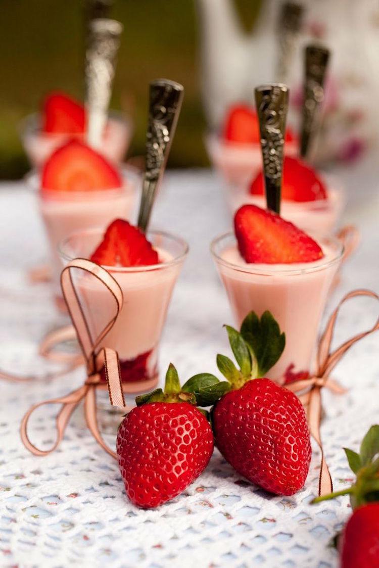 dessert-glas-recept-jordgubbe-yoghurt-kvark-grädde