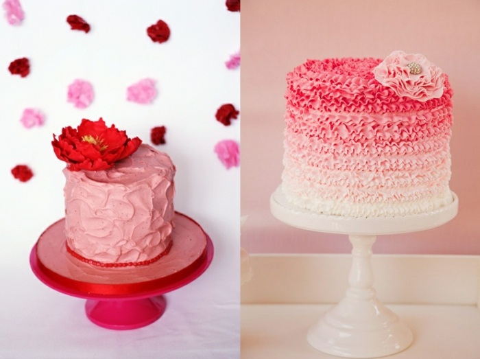 dessertbord med jordgubbstårtor rosa blomma