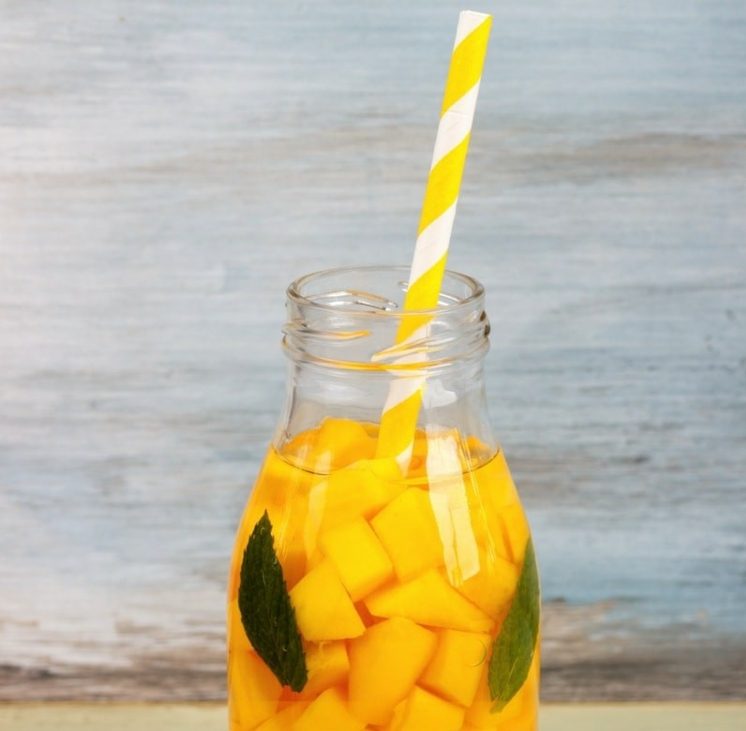 detox-vatten-mango-ananas-exotisk-dryck-kropp