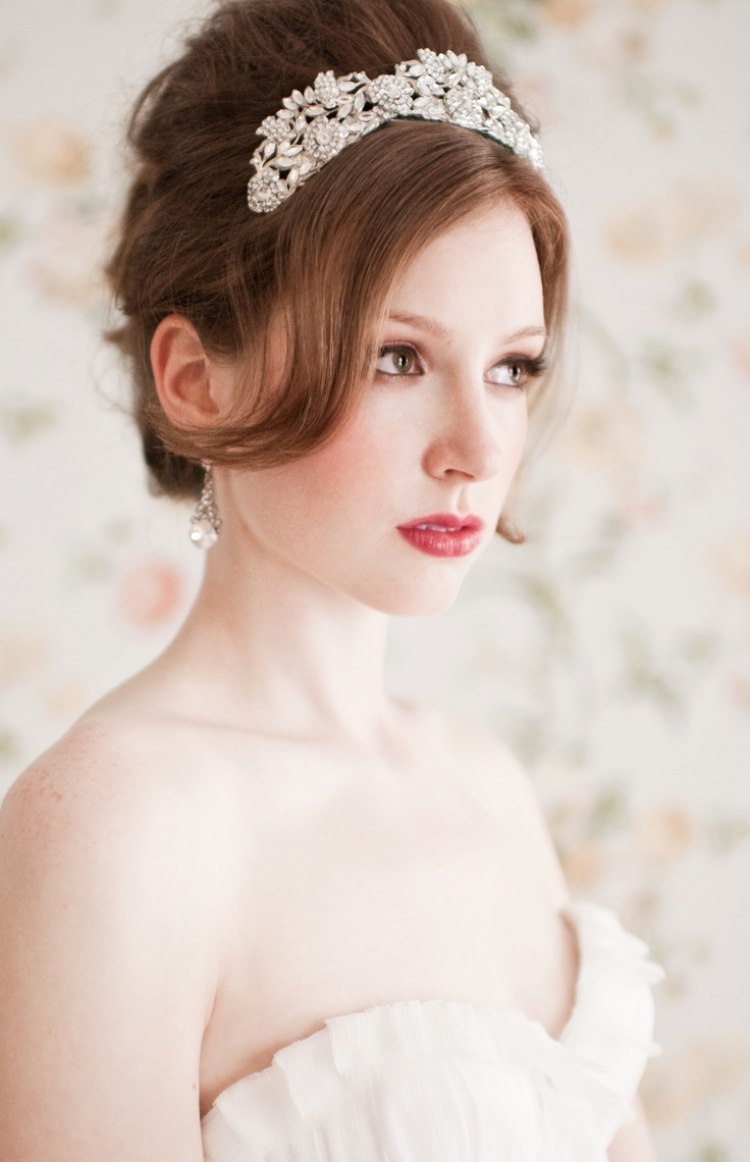 diadem-bröllop-brud-frisyr-strass-updo-lugg