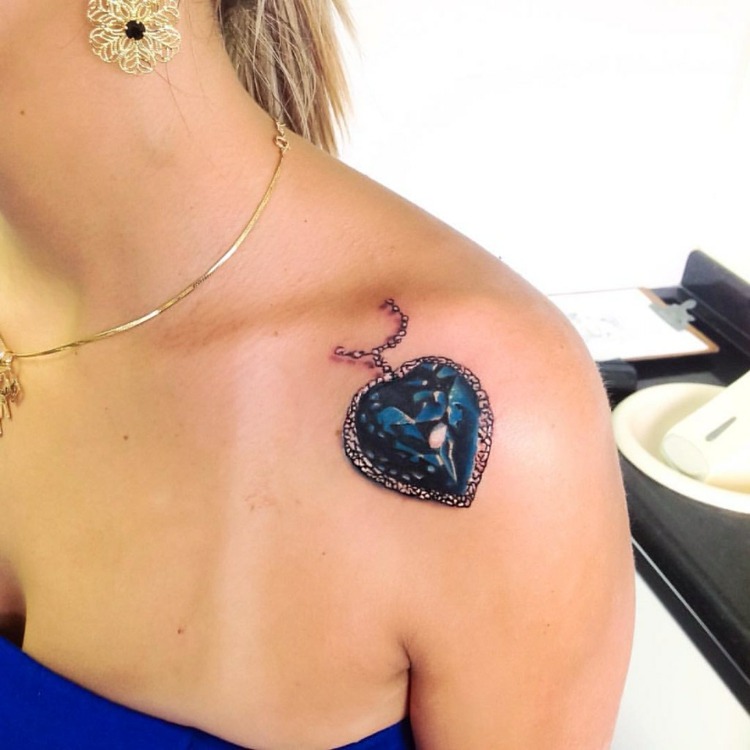 Axeltatuering för kvinnor liten hjärta diamant tatuering