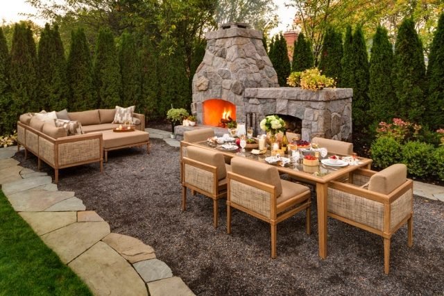 häckar integritetsskydd sten spis matplats lounge trädgård arborvitae thuja livets träd