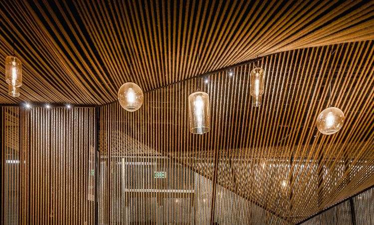 tjockt-natur-rep-kontorsutrymme-arkitektur-design-belysning-glaslampor