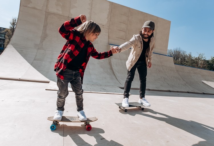 Skateboard är roligt för barn