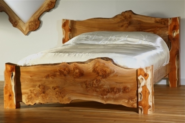 Säng rustik-skulptural estetisk-ovanliga möbler